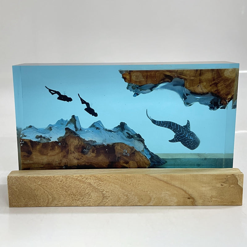 Luminária de Baleia em Resina Decoração Artesanal