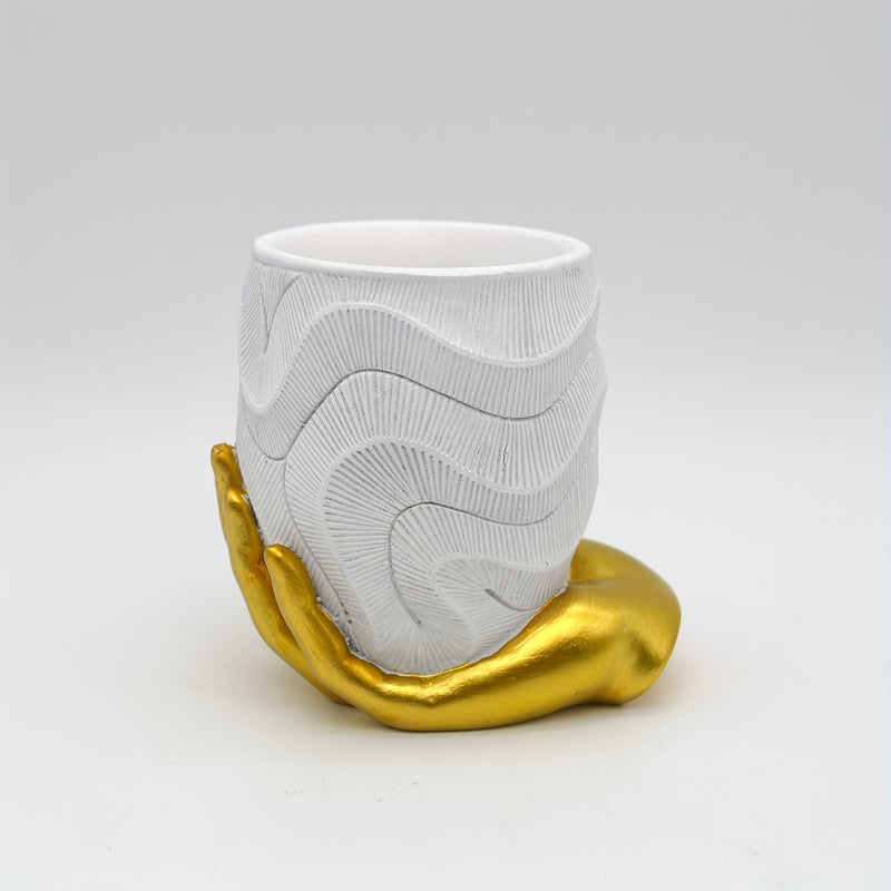 Recipiente de Caneta em Resina Dourada com Base em Formato de Mão