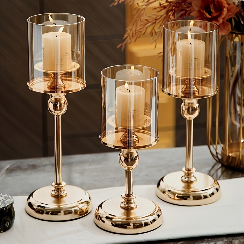 Conjunto de 3 Peças de Castiçais Elegantes em Metal Dourado