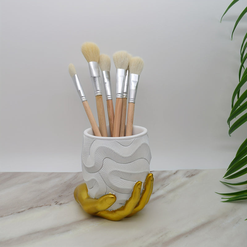 Recipiente de Caneta em Resina Dourada com Base em Formato de Mão